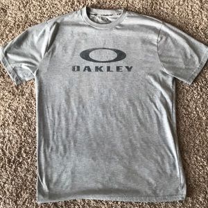 Men’s medium Oakley shirt